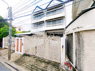 ให้เช่า 3ชั้น 35 ตร.วา.BTS บางจาก1.58 กม. รักสัตว์ ใหญ่มาก 5 นอน 