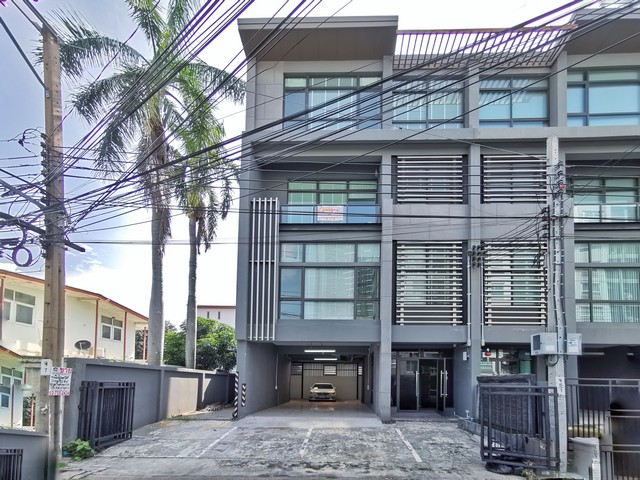 Townhouse - 16500000 บาท 3BEDROOM5ห้องน้ำ 44 ตรว. ไม่ไกลจาก - คุ้มค่าคุ้มราคา