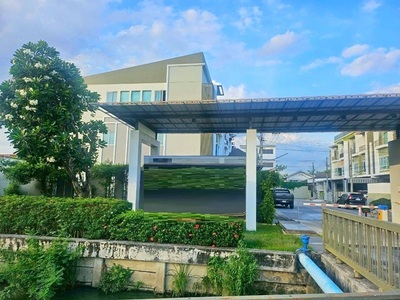 MRTน้อมเกล้า 400ม. ทาวน์โฮม 3ชั้น 220ตร.ม. รร.นานาชาติฮีทฟิลด์ 1ก