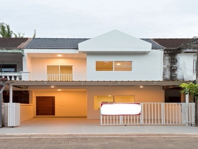 ขายทาวน์โฮม หมู่บ้านคันทรีปาร์ค รีโนเวทใหม่  ใจกลางเมืองชุมพร