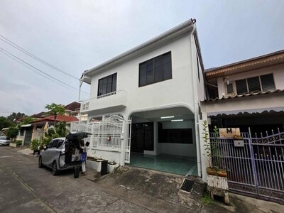 ให้เช่าบ้านเดี่ยว 2 ชั้น 260 ตร.ม. หมู่บ้านระเบียงทอง 4 ซ.นาคนิวา