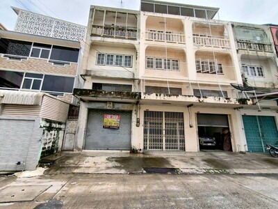 ขายอาคารพาณิชย์  3ชั้นครึ่ง 24 ตร.วา  ถนนรถไฟตะวันออก  ในเมืองนคร