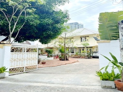 ถูกมาก ร้านอาหาร 2 หลัง สีลม สาทร พระราม Airbnb MRTสามย่าน 500ม.