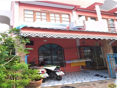 ให้เช่าทาวน์เฮ้าส์2ชั้น หลังมุม18ตรว. อยู่เพชรเกษม 112 ซอยหมู่บ้า