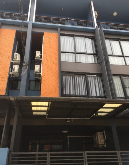 ให้เช่าทาวน์โฮม 3.5 ชั้น  Haus35 ถนนแจ้งวัฒนะ เนื้อที่ 21 ตรว มี 3 ห้องนอน 4 ห้องน้ำ 