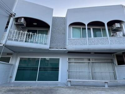 ให้เช่าโฮมออฟฟิศ 2 ชั้น 150 ตรม. 3 ห้องนอน พัฒนาการ ซอย 23