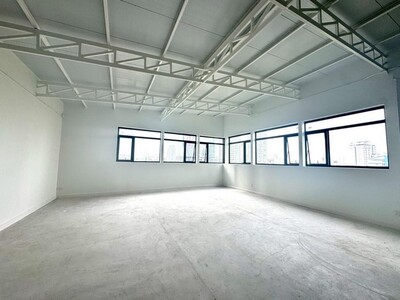 พื้นที่สำนักงาน เหมาะทำหลายธุรกิจ ชั้น 6 ดาดฟ้า ริมถนนนราธิวาส