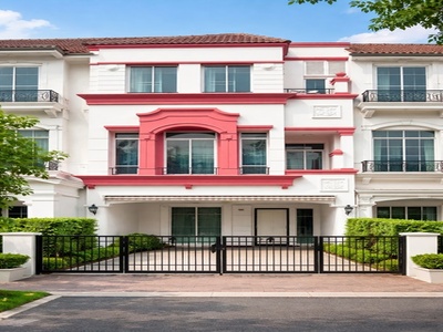 ทาวน์โฮมหรู 3 ชั้น ใกล้ BTS ศรีลาซาล 900 ม.3 นอน รพ.ศิครินทร์ 95