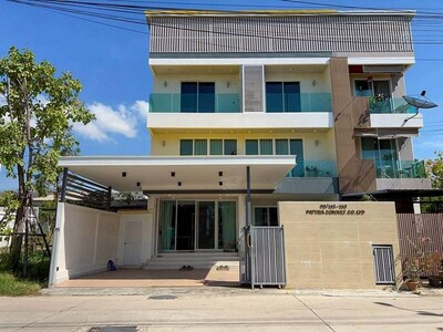 ขายทาวน์โฮม 3 ชั้น พัทยาใต้ พร้อมสระว่ายน้ำ ทำ Home Office ได้