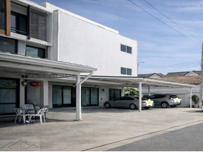 ให้เช่าอาคาร 3.5 ชั้น 2 คูหา 350 ตรม หลังมุม พร้อมดาดฟ้า ใกล้เมกะ