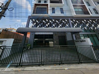 ให้เช่าโฮมออฟฟิศหรู 3.5 ชั้น หลังมุม 300ตรม. ลาดพร้าว–วังหิน พร้อ