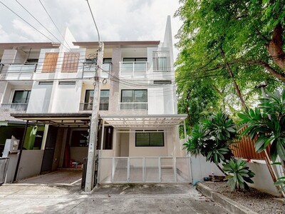 ลดด่วน ทาวน์เฮ้าส์ ไพรเวท เนอวานา ไลฟ์ - ลาดพร้าว 71 หลังริม 