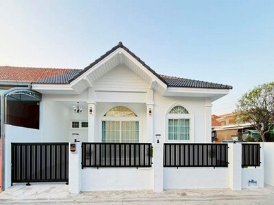 หมู่บ้าน คลาสสิคโฮม 4 ซอยเขาน้อย    เฟอร์ครบหิ้วกระเป๋าเข้าอยู่ได