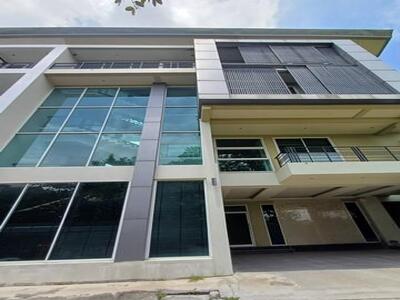 ขายโฮมออฟฟิต 4 ชั้น ห้องมุม ถนนรามอินทรา เขตคันนายาว ใกล้สวนสยาม