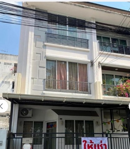 ให้เช่าทาวน์โฮม3ชั้น บ้านกลางเมืองลาดพร้าว101 มี4 ห้องนอน 3ห้องน้ำ