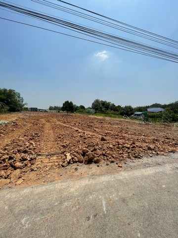ที่ดินคลองหก ฝั่งตะวันออก หมู่ 13 ติดถนนคอนกรีต น้ำไฟพร้อม ที่ถมแล้ว 334ตรว. เหมาะแก่การปลูกบ้าน สร้างโกดัง อพาทเมนต์ 