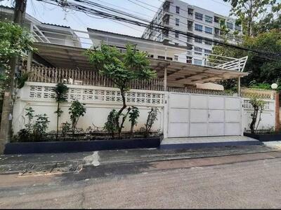 ให้เช่าบ้านเดี่ยว 2 ชั้น หมู่บ้านอยู่เจริญ 542 ซ.ประชาราษฎร์บำเพ็