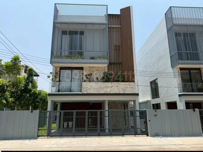 ขายบ้านหลังใหญ่ 3 ชั้น ปรีชา รามคำแหง กรุงเทพกรีฑา