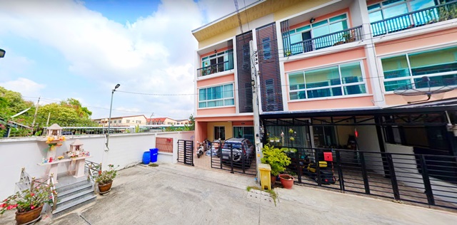 สนามบินดอนเมือง PTT นานาชาติฮาร์โรว์ 2.5 km 3นอน 5แอร์ จอดรถ 2 คัน  หัวมุม 3 ชั้น 36ตรว. 220 ตรม.
