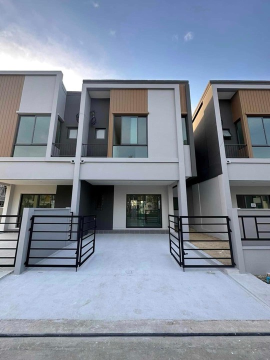 โครงการทาวน์โฮม พลีโน่ สุขุมวิท-บางนา 2 ให้เช่าเพียง 35,000 บาทต่อเดือน ????รายละเอียด :
