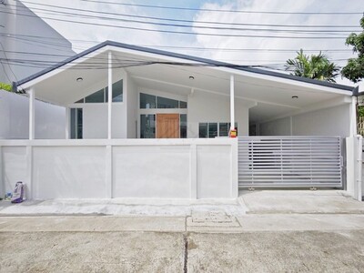 ขายบ้านชั้นเดียว 51 ตรว. 3 ห้องนอน รีโนเวทใหม่ ย่านโชคชัย 4 ซอย 5