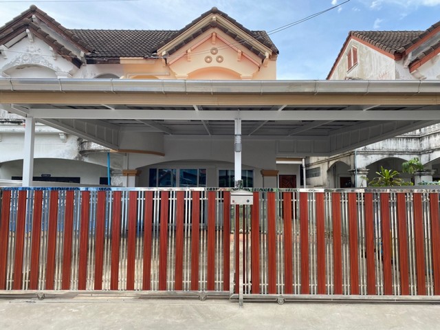 ให้เช่าบ้านแฝด2ชั้น บ้านรังสิยา อุดมสุข58 มี 3 ห้องนอน 3 ห้องน้ำ มีเฟอร์