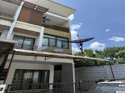 ให้เช่าทาวน์โฮม 3 ชั้น 25 ตรว. หมู่บ้านซิกเนเจอร์ วัชรพล หลังริม