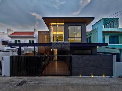 ขายบ้านเดี่ยว 2 ชั้น 42 ตรว. Private Luxury Pool Villa ซ.สุขุมวิท