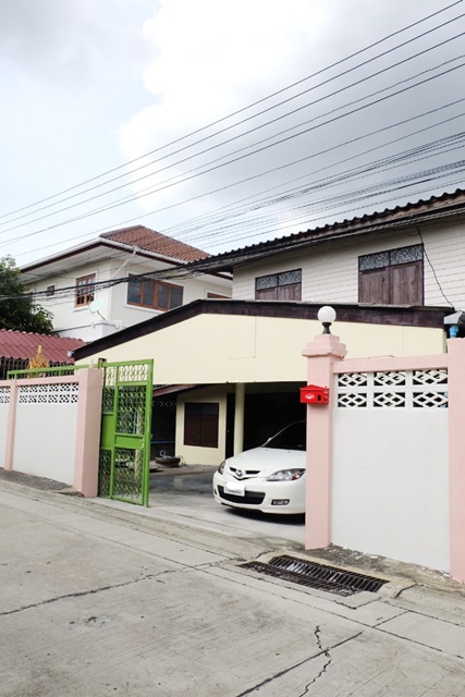 ถูกๆ ตลาดอุ่นเรือน เลียบคลองฯฝั่งเหนือ7-17 รร.มัธยมวัดหนองแขม  2ชั้น 52ตรว. 4นอน 2น้ำ จอดรถ 3 คัน   