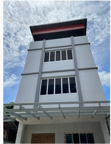 ให้เช่าและขายอาคาร 3 ชั้น จรัญสนิทวงศ์ 67 สร้างใหม่ เนื้อที่43ตรว มีดาดฟ้า