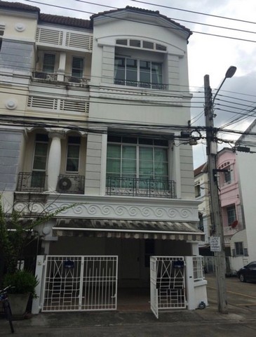 M6561ให้เช่าทาวน์โฮม 3 ชั้นหลังมุม บ้านกลางเมืองลาดพร้าว-โยธินพัฒนา ใกล้เลียบด่วน 