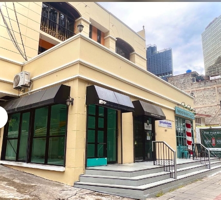 ให้เช่าพื้นที่ ขนาด 15ตรม สุขุมวิท23  เหมาะทำคาเฟ่ เสริมสวย ร้านขายยา ร้านค้า