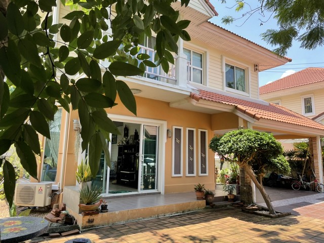 ขายบ้านเดี่ยวพร้อมอยู่ 2 ชั้นหลังมุมสไตล์รีสอร์ทร่มรื่น ซ.วัดพระนอน  ต.บางแม่นาง อ.บางใหญ่ จ.นนทบุรี