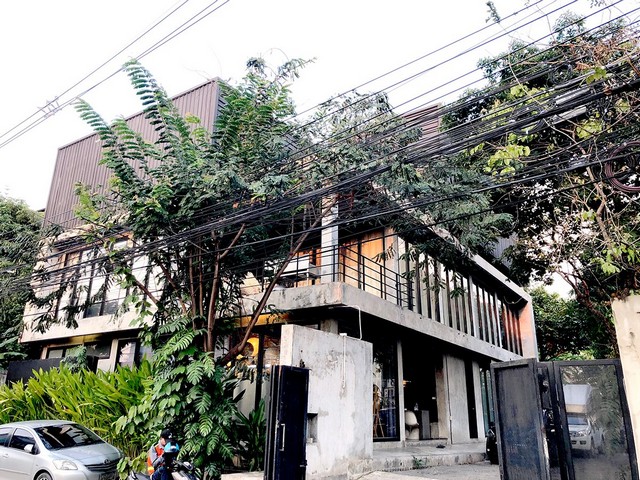 ให้เช่าอาคาร 2 หลัง ซ.รัชดา 32 สไตล์ loft 3 ชั้น เหมาะทำ office หรือ พักอาศัย สวย มีลิฟท์ขนสินค้า 