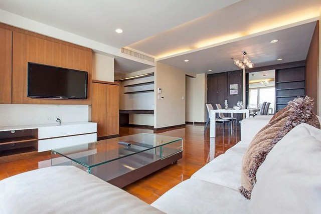 คอนโดฯ Double Tree Residence  ดับเบิ้ล ทรี เรสซิเด้นซ์ 165 sq.m.  ใกล้กับ - น่าอยู่ใกล้สิ่งอำนวยความสดวก -