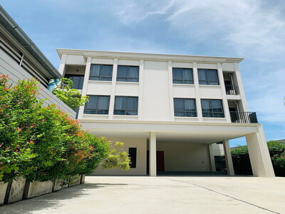 บ้านเดี่ยวหรู 3 ชั้นราชดำเนินให้เช่า  4 ห้องนอน 6 ห้องน้ำ 