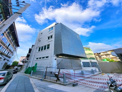 ตีทะลุกัน MRT แยกลำสาลี 800 ม.ให้เช่าอาคารพาณิชย์ 3 คูหา 4.5 ชั้น