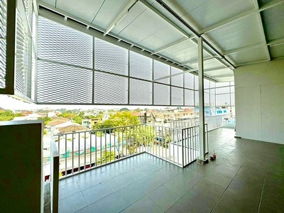 ตีทะลุกัน MRT แยกลำสาลี 800 ม.ให้เช่าอาคารพาณิชย์ 3 คูหา 4.5 ชั้น
