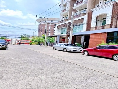 ตลาดอินทรา แยกโพธิ์แก้ว MRT บางกะปิ 3.3กม.ให้เช่าทาวน์โฮม 4 ชั้น  ตลาดอินทรา แยกโพธิ์แก้ว MRT บางกะปิ 3.3กม.ให้เช่าทาวน์โฮม 4 ชั้น