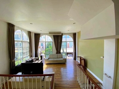 คฤหาสน์แนวตั้ง MRT ศรีกรีฑา 1.2 กม.เดอะไนน์ พระราม 9 1.5 กม. คฤหาสน์แนวตั้ง MRT ศรีกรีฑา 1.2 กม.เดอะไนน์ พระราม 9 1.5 กม.