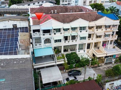 ให้เช่าทาวน์โฮมหลังมุม 4 ชั้น โครงการ ศิขรินทร์ เพชรเกษมซอย10