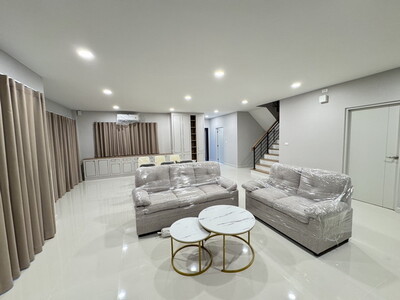 บ้านเดี่ยวCentroเซ็นโทร บางนาเฟส2  4 ห้องนอน 