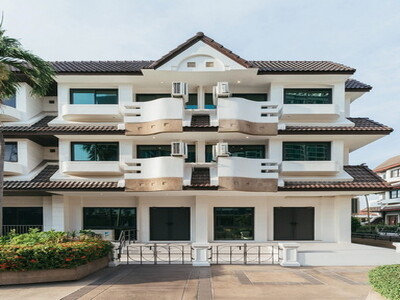 Townhome ติดเอกมัยทองหล่อ  5 ห้องนอน 6 ห้องน้ำ เดินถึง BTS พระโขน