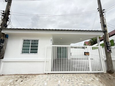  แฝดหลังริมชั้นเดียว  บ้านรีโนเวทใหม่เฟอร์นิเจอร์ใหม่ทั้งหลัง