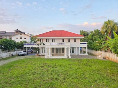 ให้เช่าที่ดินพร้อมอาคารเปล่า รีโนเวทใหม่ เนื้อที่กว้างขวาง โซนป่า