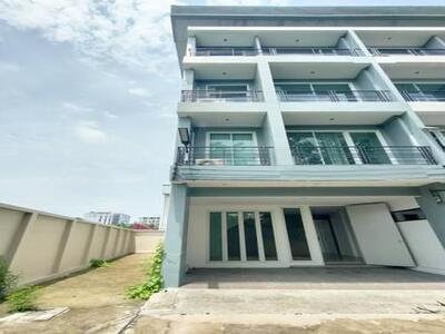 ให้เช่าโฮมออฟฟิต 4 ชั้น 300 ตร.ม. ถนนรามอินทรา ใกล้แฟชั่นไอแลนส์ 