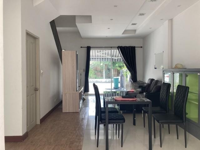 C3066 ให้เช่าทาวน์โฮม 3 ชั้น โครงการบ้านกลางเมืองสวิสทาวน์ ประเสริฐมนูกิจ 25 พร้อมเฟอร์นิเจอร์