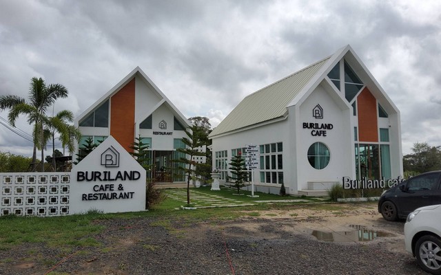 ขาย กิจการ Buriland Café +ที่ดิน 5 ไร่  ถมสูง ติดถนนบุรีรัมย์-ประโคนชัย สวยงาม ทำต่อได้เลย