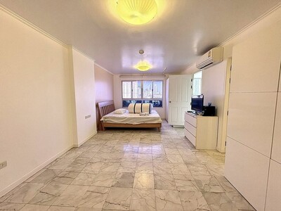 ห้องมุม เงียบสงบ โปร่งโล่ง อากาศถ่ายเทดี