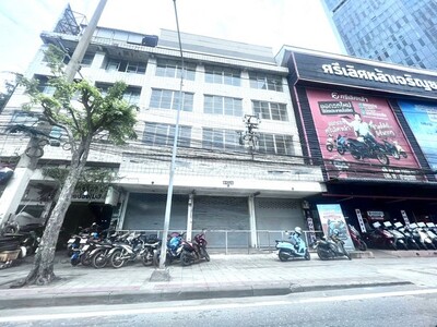 ให้เช่าอาคารพาณิชย์ 3คูหา ทำเลทอง ถ.รามคำแหง ใจกลางเมืองกรุงเทพ